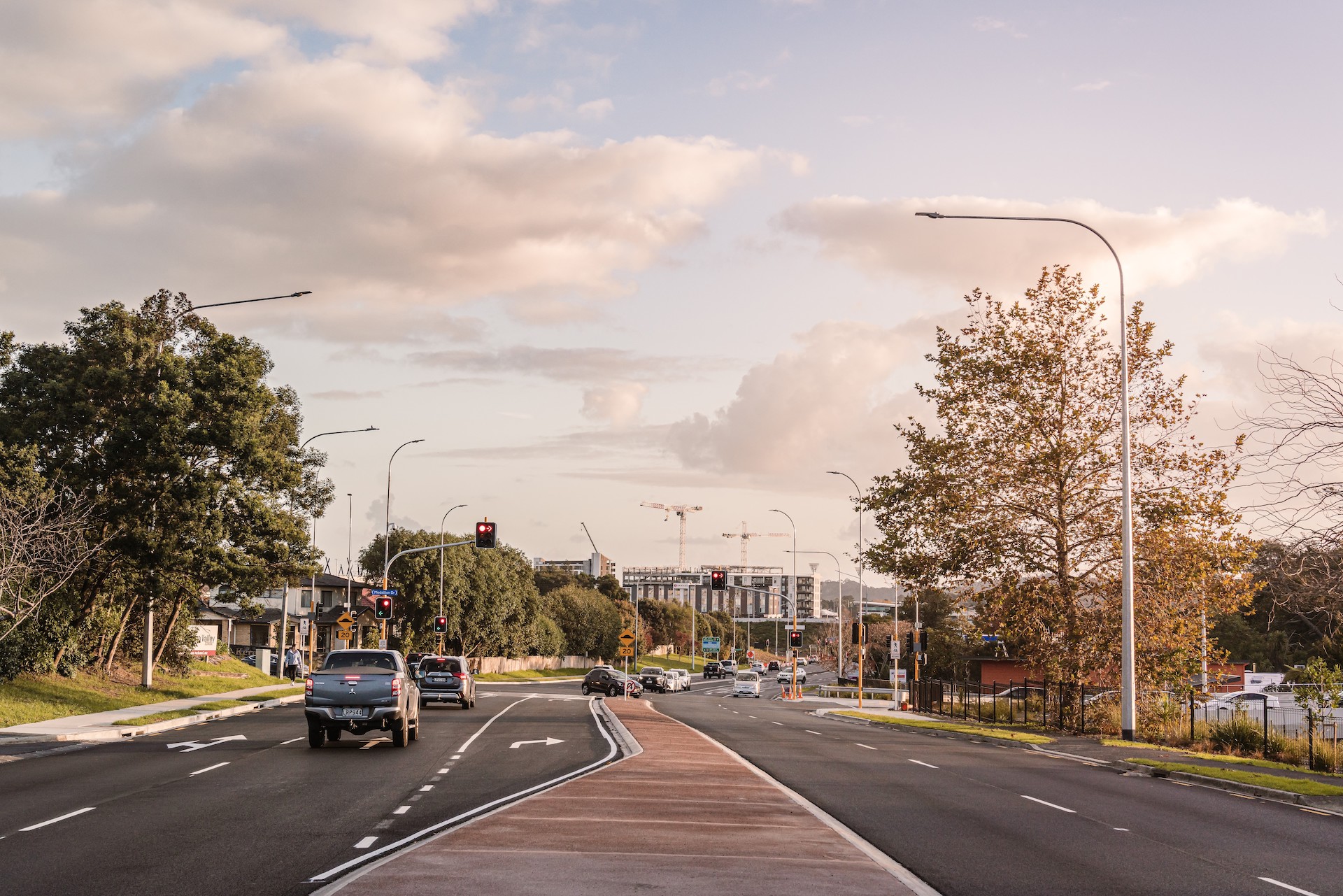 Medaillon Drive roadway illuminated by ibex lighting solutions.